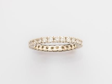750°/°° (18K) white gold diamond wedding band, set