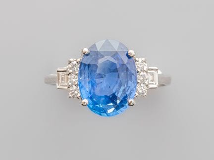 750°/°° (18K) white gold ring, set with a 4.07 ct 