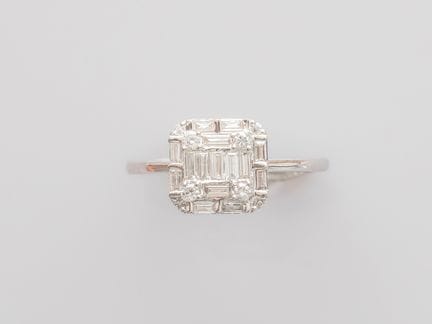 Square ring in 750°/°° (18K) white gold, set with 