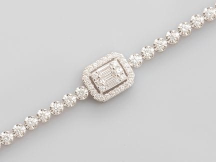 750°/°° (18K) white gold river bracelet, set with 