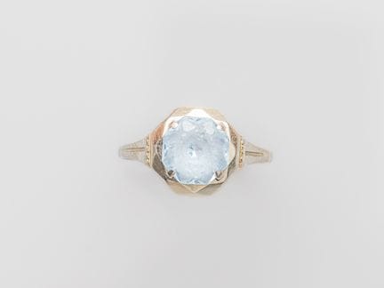 Delicate 750°/°° (18K) white gold ring, set with a