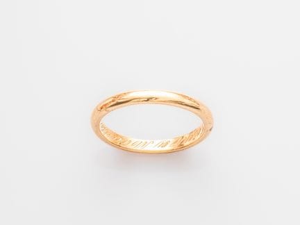 750°/°° (18K) yellow gold wedding band, engraved o