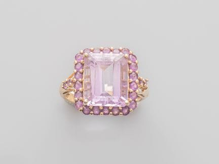 Rectangular 585°/°° yellow gold ring, set with a f