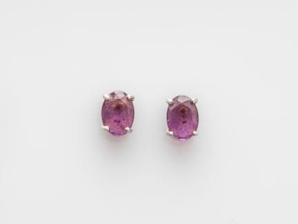 Pair of 750°/°° (18K) white gold stud earrings, ea