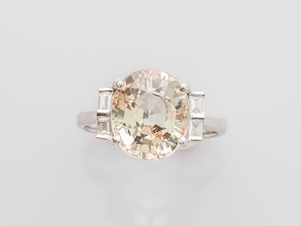750°/°° (18K) white gold ring, set with a two-tone