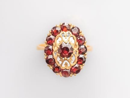 Oval ring in 750°/°° (18K) yellow gold, openwork w