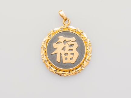 Round pendant with a 750°/°° (18K) yellow gold set