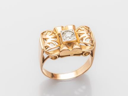 750°/°° (18K) yellow gold ring set with an old-cut