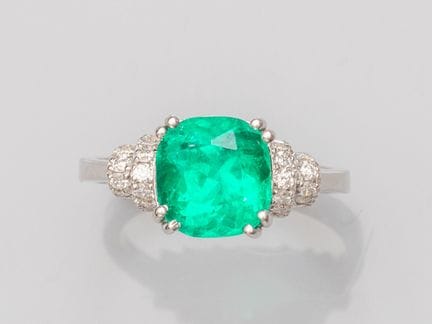 750°/°° (18K) white gold ring, set with a 2.74 ct 