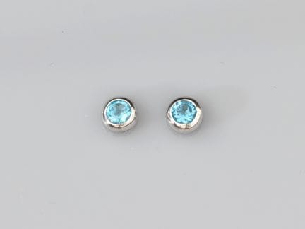 Pair of chips in 750°/°°(18K) white gold, each set