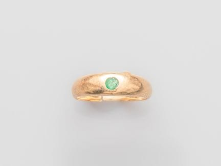 Small 750°/°° (18K) yellow gold band ring, set wit