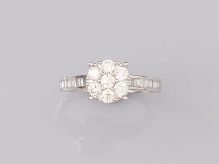 Ring in 750°/°°(18K) white gold, set with a pavé o