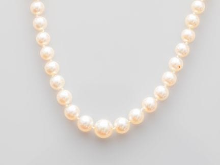 Akoya cultured pearl necklace with varying pearl s
