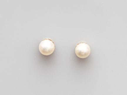A pair of small 750°/°° (18K) yellow gold earrings