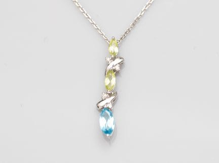 750°/°° (18K) white gold pendant, set with two per