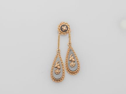 A simple pendant in 750°/°° (18K) yellow gold and 