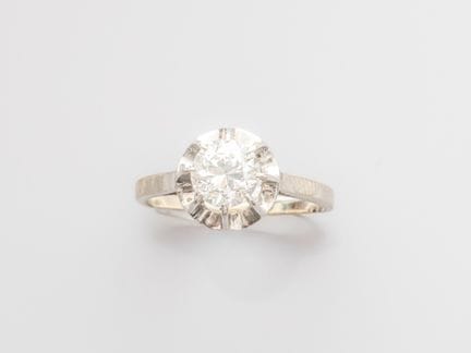 Solitary ring in 750°/°° (18K) white gold and plat