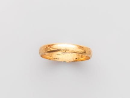 750°/°° (18K) yellow gold wedding band, unmarked. 