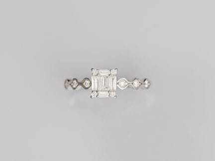 Delicate rectangular ring in 750°/°° (18K) white g