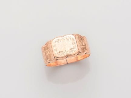 Beautiful antique rose gold signet ring with guill
