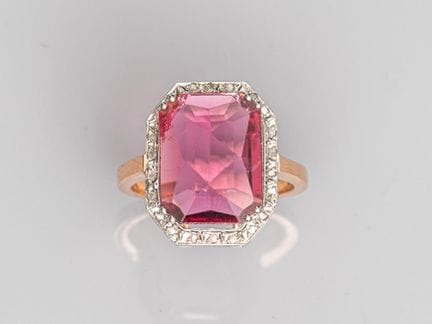 Two-tone 750°/°° (18K) gold ring, set with a 4.02 