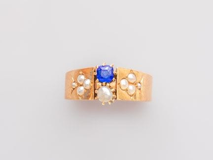 750°/°° (18K) rose gold ring, set with a half-pear