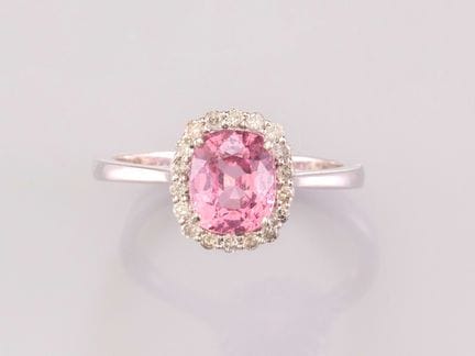 Ring in 750°/°°(18K) white gold, set with a 2 ct n