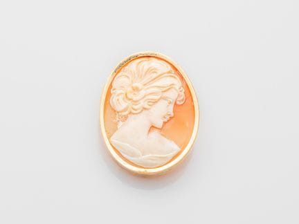 Oval pendant brooch in 750°/°° (18K) yellow gold, 