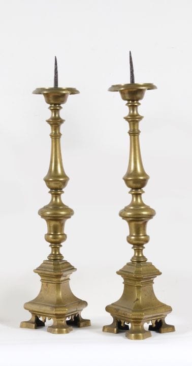 Coppia di candelieri
a forma di balaustra in bronz