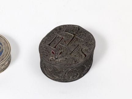 Reliquiario ovale in argento filigranato
con il co