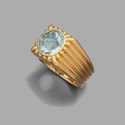 Anello 
in oro 18 carati (750), con decorazione a 