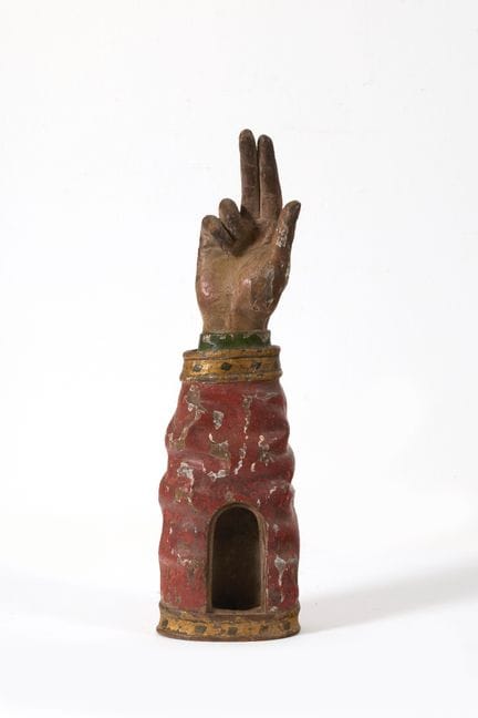 Reliquiario 
costituito da una mano benedicente in