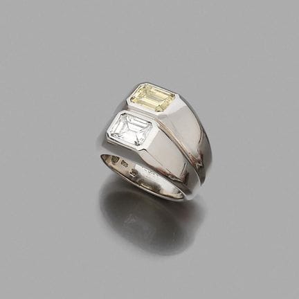 BULGARI
Bague deux corps en platine, sertie de deu