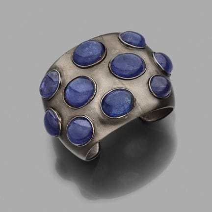 Bracciale a polsino 
in argento annerito, imprezio
