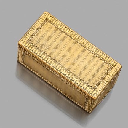 Tabacchiera rettangolare 
in oro giallo con decora