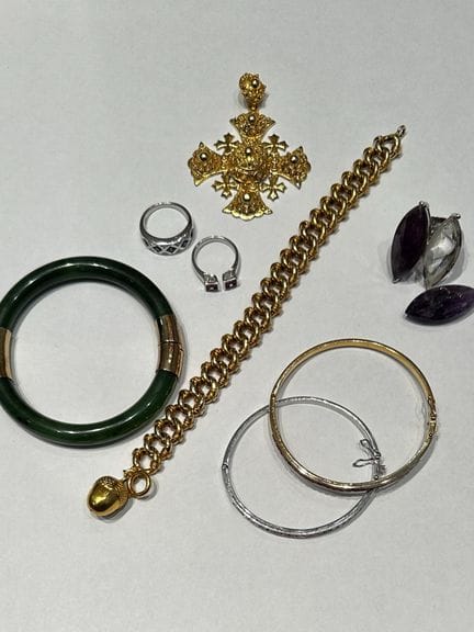 Set di gioielli 
in argento composto da: una croce