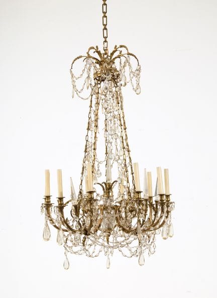 Lampadario 
in bronzo cesellato e dorato a dieci b