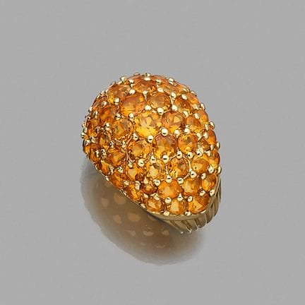 Bague 
boule en or 18K (750), pavée de citrines ro