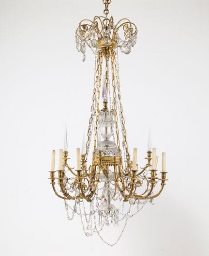Lampadario 
in bronzo cesellato e dorato a dieci b