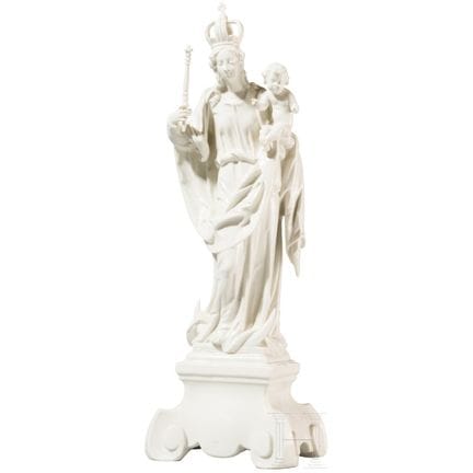 Figura in porcellana raffigurante la Madonna con C