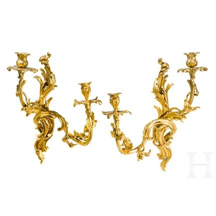Coppia di applique in stile Luigi XV con doratura 