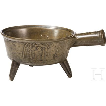 Un treppiede tirolese in bronzo decorato, XVIII se