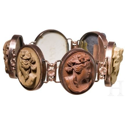Bracciale con cammei in lava multicolore, Italia, 