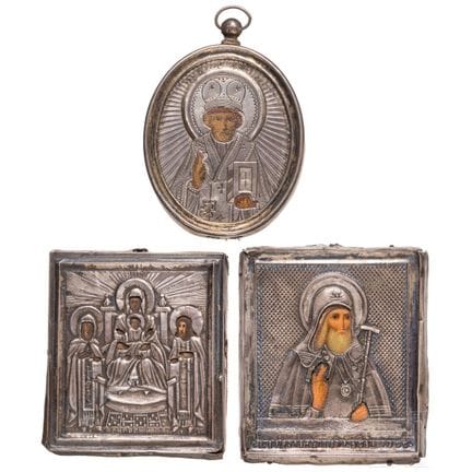 Trois icônes miniatures avec des cadres en argent,