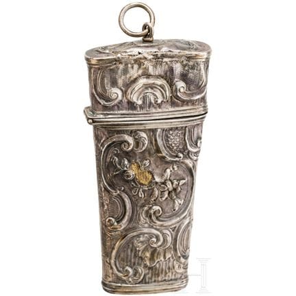 Una trousse da viaggio in argento, probabilmente t