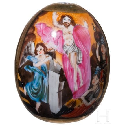 Un œuf de Pâques en porcelaine représentant la Rés
