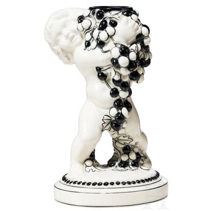 Candelabro con forma de putto con uvas, Michael Po