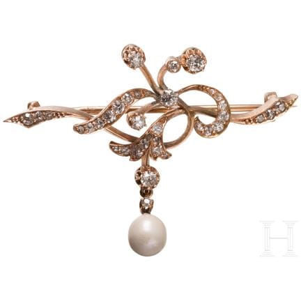 A Russian 14ct gold and diamond flower-shaped broo