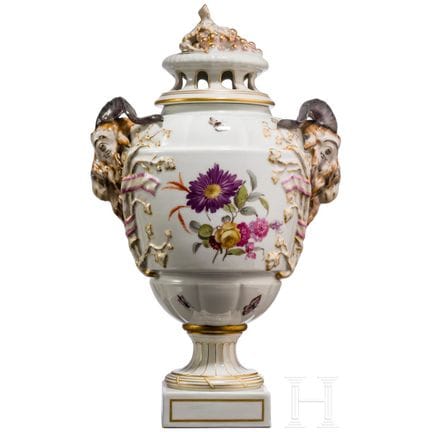 Vaso in porcellana con teste di ariete, KPM, XIX s