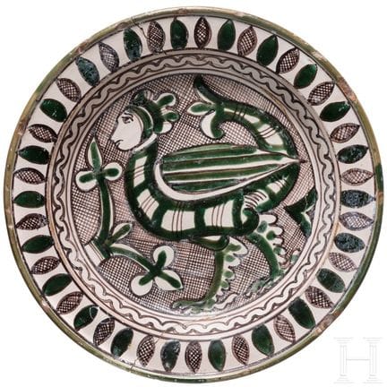 Piatto medievale italiano in terracotta con arpia,